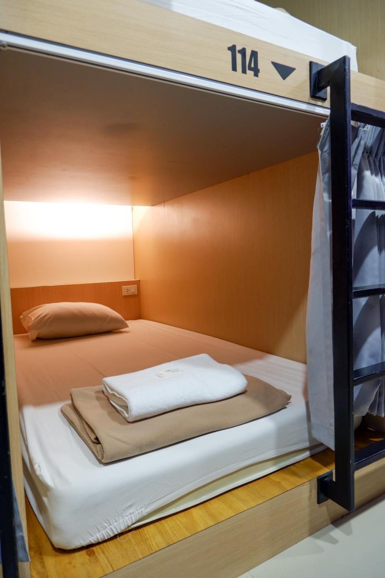18 コインズ カフェ ＆ ホステル パッタヤー 部屋 写真
